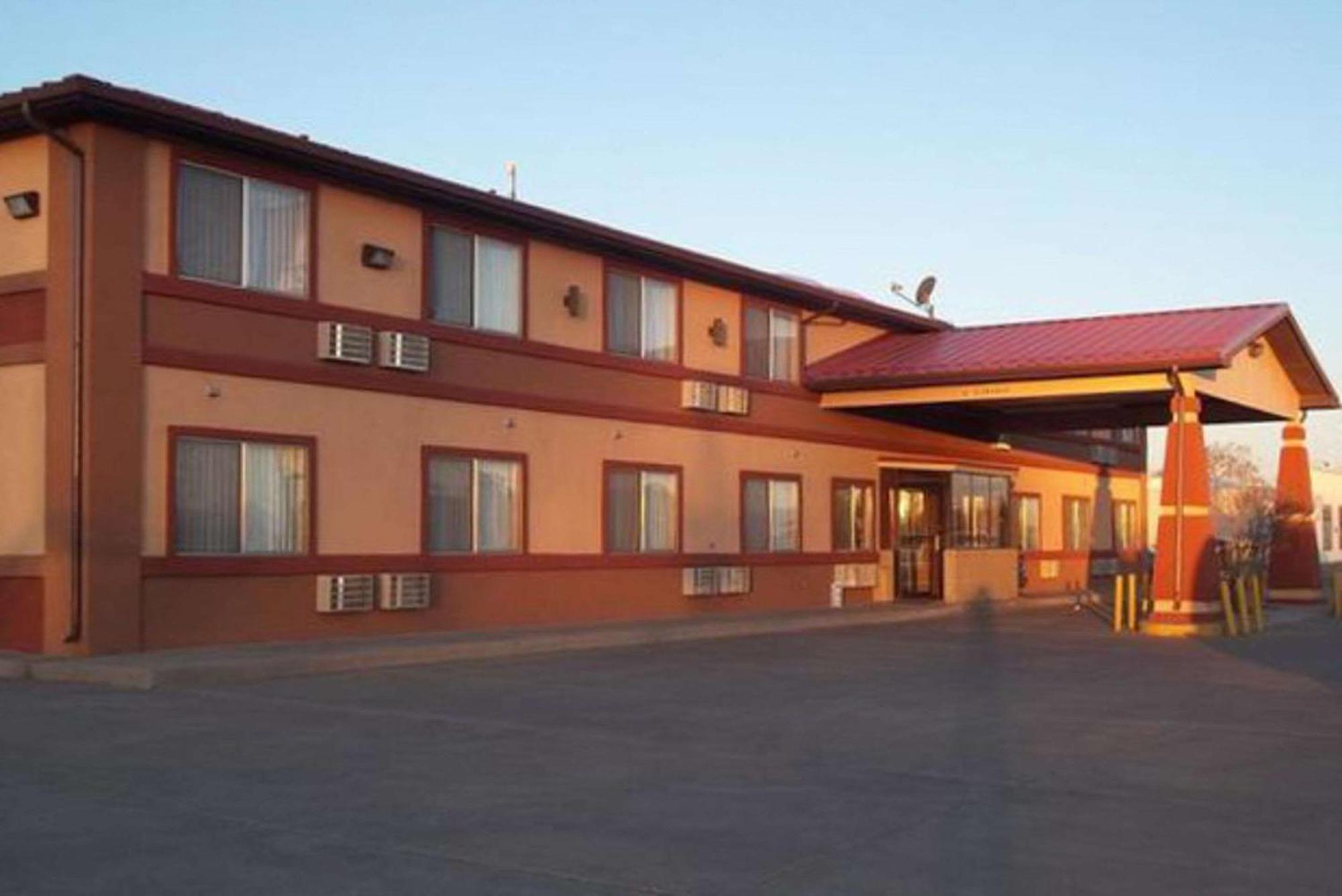 Rodeway Inn Moriarty Экстерьер фото