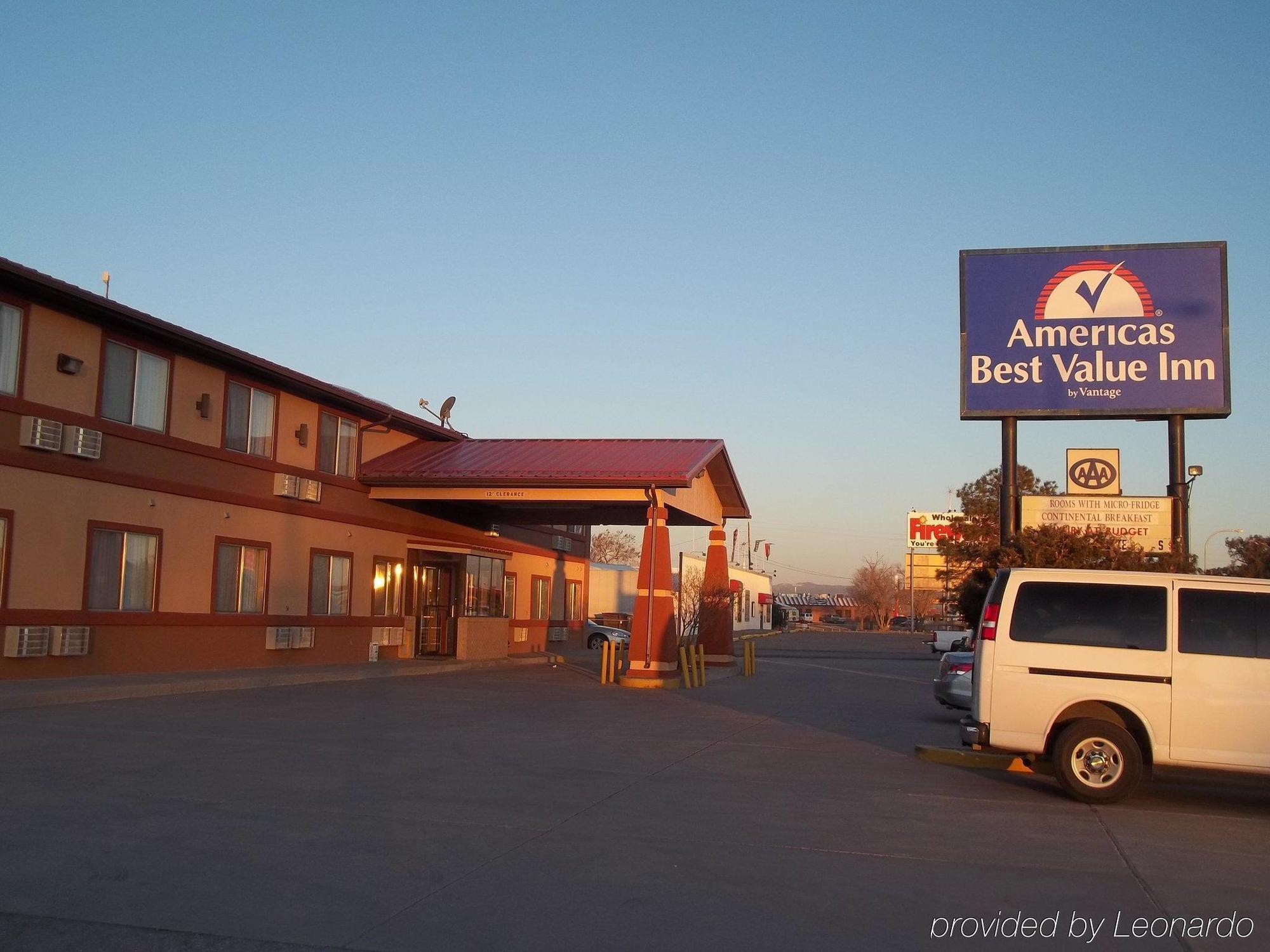 Rodeway Inn Moriarty Экстерьер фото